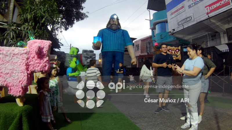 GYE-MONIGOTES GIGANTES