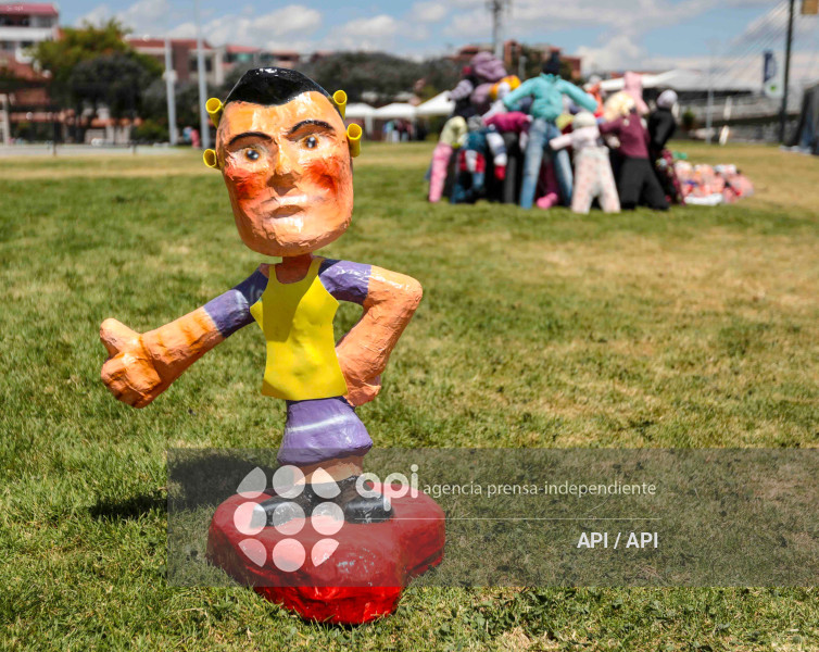 CUE-NUEVA OLA DE MONIGOTES