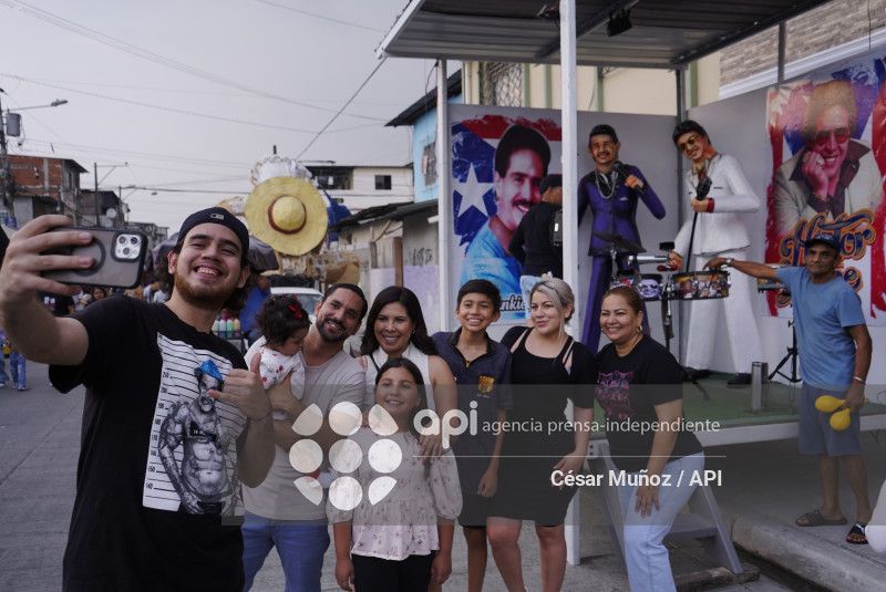 GYE-MONIGOTES GIGANTES