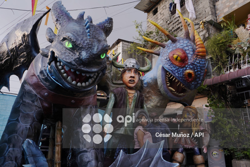 GYE-MONIGOTES GIGANTES