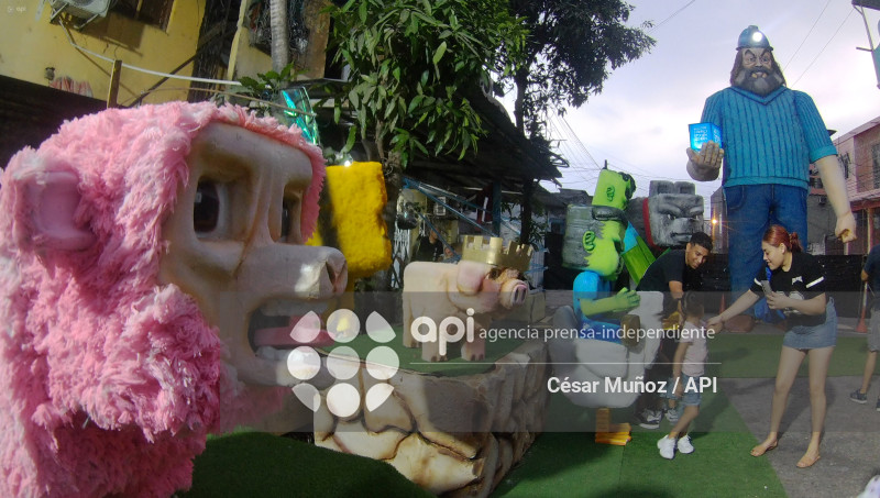 GYE-MONIGOTES GIGANTES