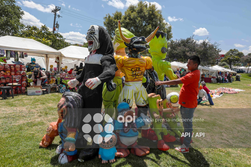 CUE-NUEVA OLA DE MONIGOTES