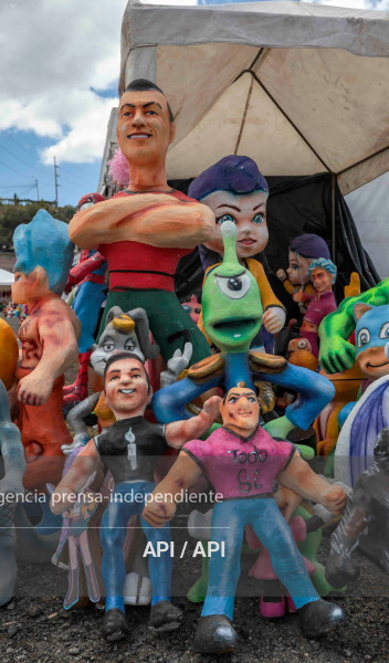 CUE-NUEVA OLA DE MONIGOTES