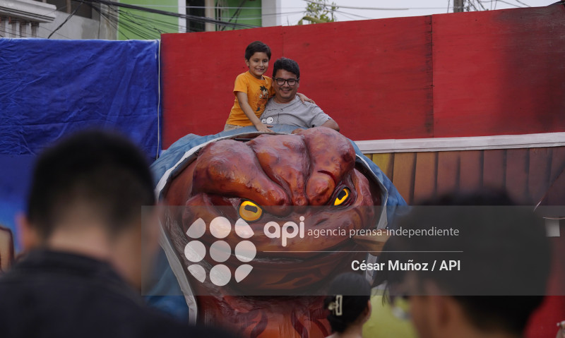 GYE-MONIGOTES GIGANTES