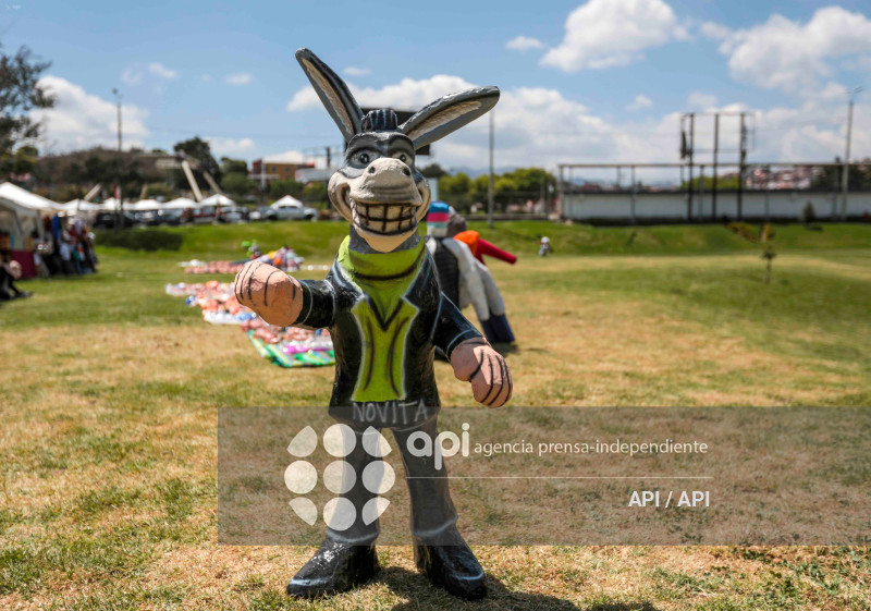 CUE-NUEVA OLA DE MONIGOTES