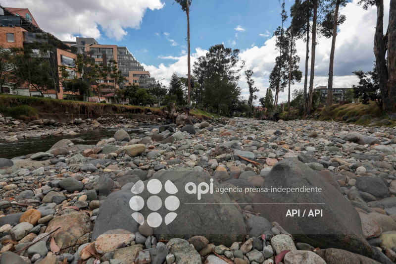 CUE-BAJO CAUDAL RIO TOMEBAMBA