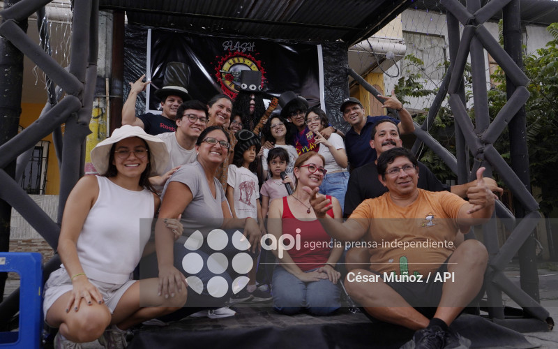 GYE-MONIGOTES GIGANTES