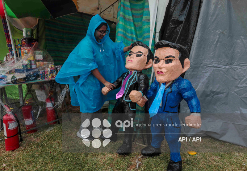 CUE-NUEVA OLA DE MONIGOTES