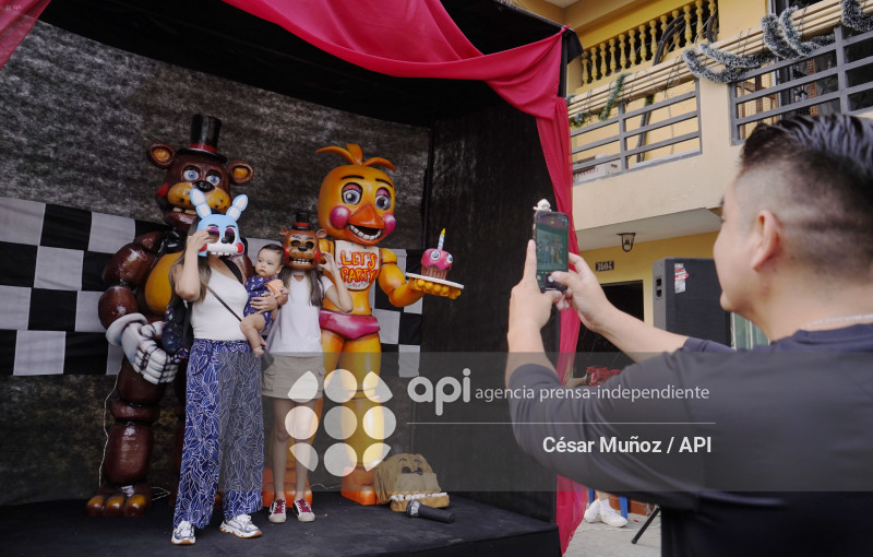 GYE-MONIGOTES GIGANTES