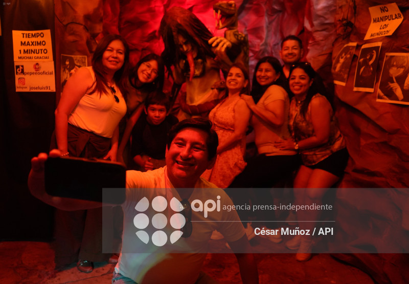 GYE-MONIGOTES GIGANTES