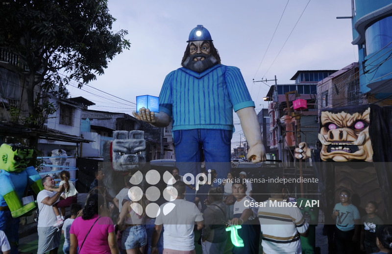 GYE-MONIGOTES GIGANTES