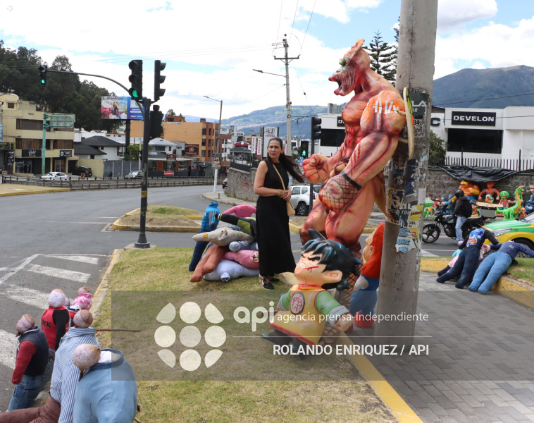 VIEJOS Y MONIGOTES PARA FIN DE ANO