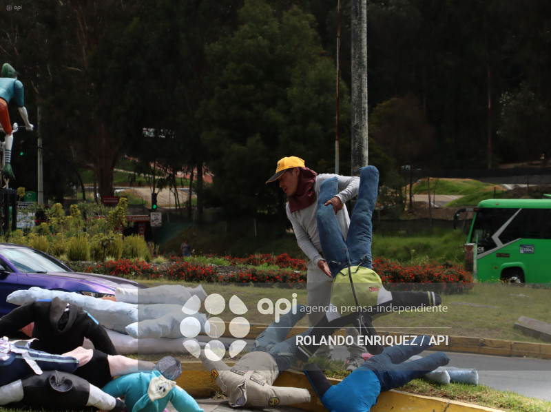 VIEJOS Y MONIGOTES PARA FIN DE ANO