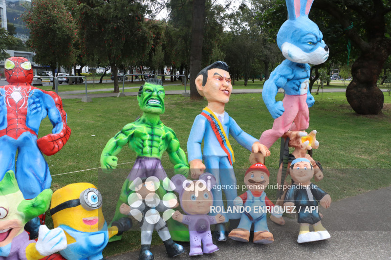 VIEJOS Y MONIGOTES PARA FIN DE ANO