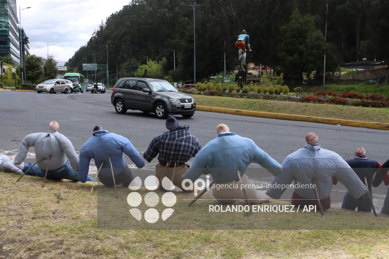 VIEJOS Y MONIGOTES PARA FIN DE ANO