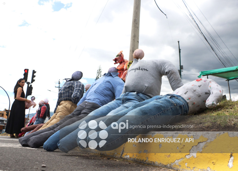 VIEJOS Y MONIGOTES PARA FIN DE ANO