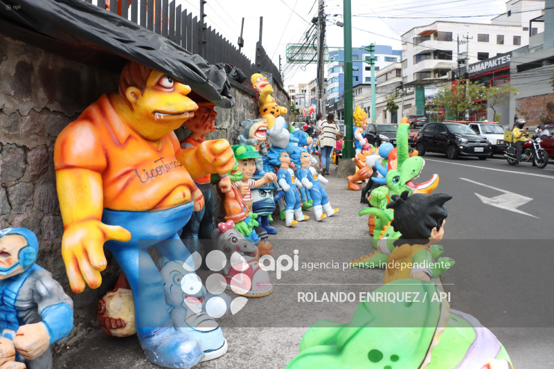 VIEJOS Y MONIGOTES PARA FIN DE ANO