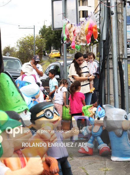 VIEJOS Y MONIGOTES PARA FIN DE ANO