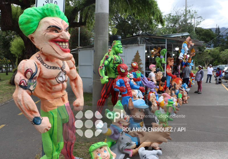 VIEJOS Y MONIGOTES PARA FIN DE ANO