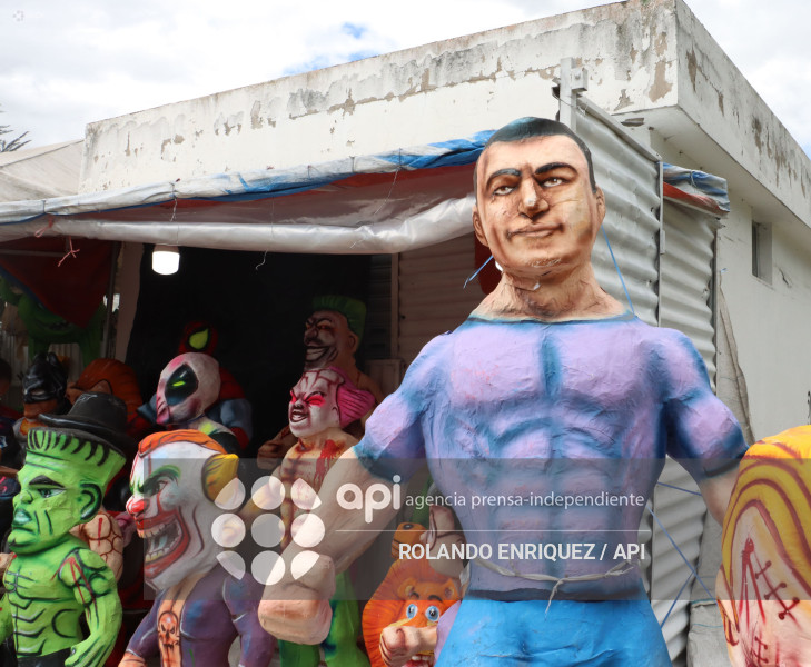 VIEJOS Y MONIGOTES PARA FIN DE ANO