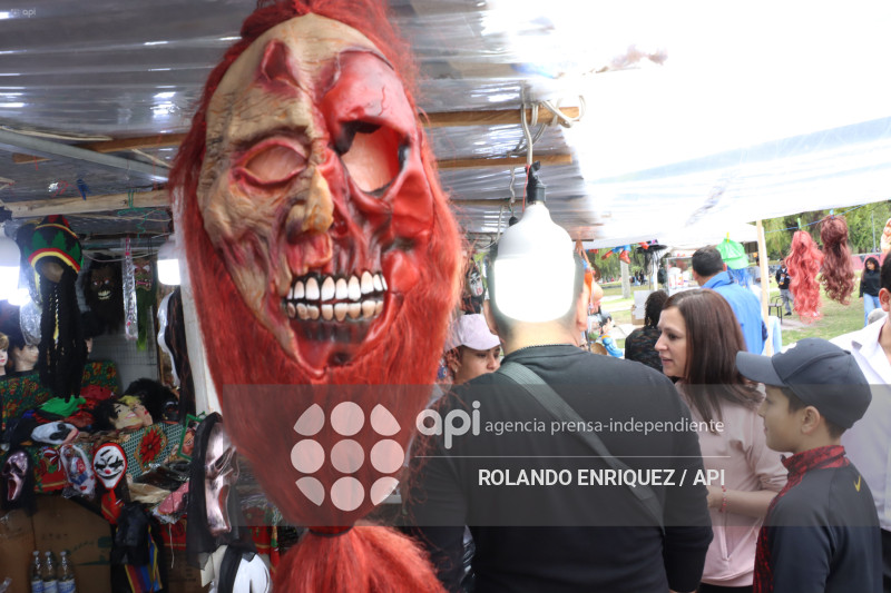 VIEJOS Y MONIGOTES PARA FIN DE ANO