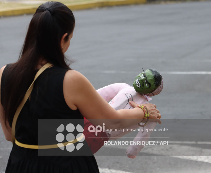 VIEJOS Y MONIGOTES PARA FIN DE ANO
