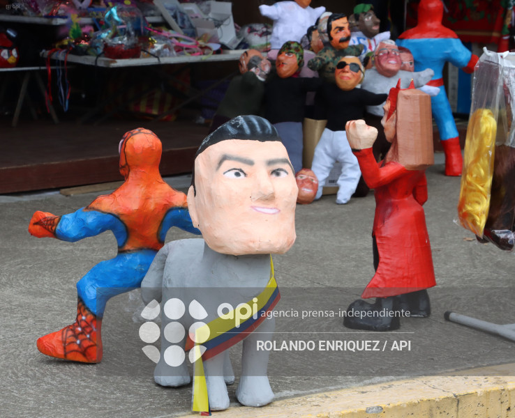 VIEJOS Y MONIGOTES PARA FIN DE ANO