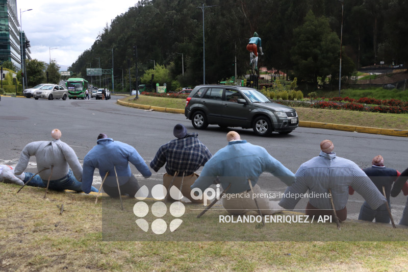 VIEJOS Y MONIGOTES PARA FIN DE ANO
