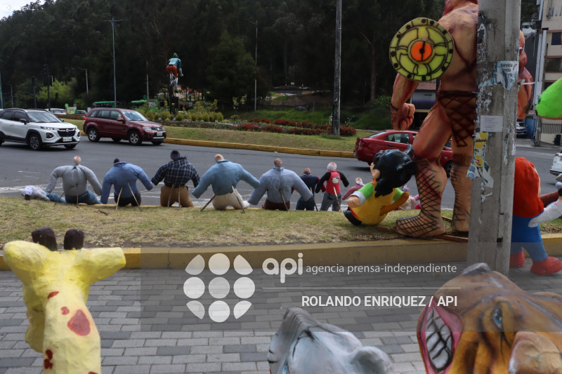 VIEJOS Y MONIGOTES PARA FIN DE ANO