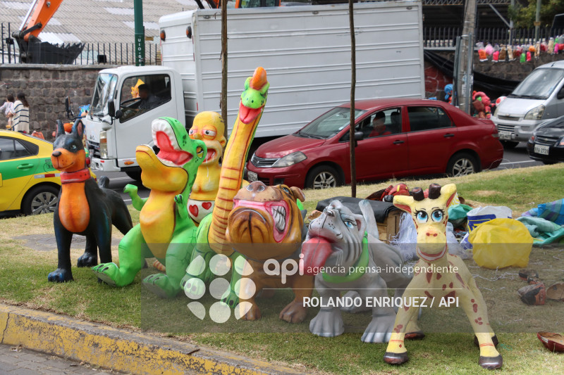 VIEJOS Y MONIGOTES PARA FIN DE ANO