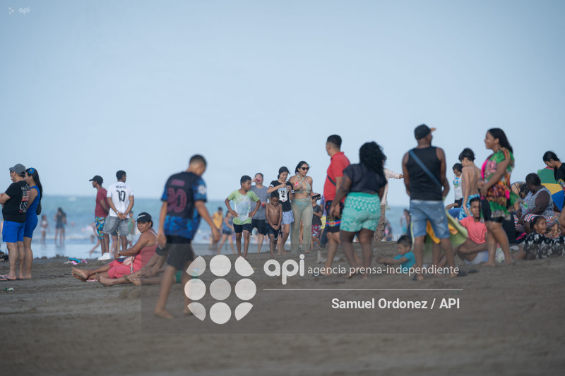 PLAYA LAS PALMAS FERIADO