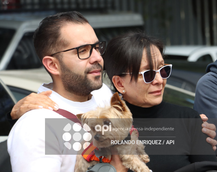VENEZOLANOS FESTEJAN CAPTURA DE MADURO EN QUITO
