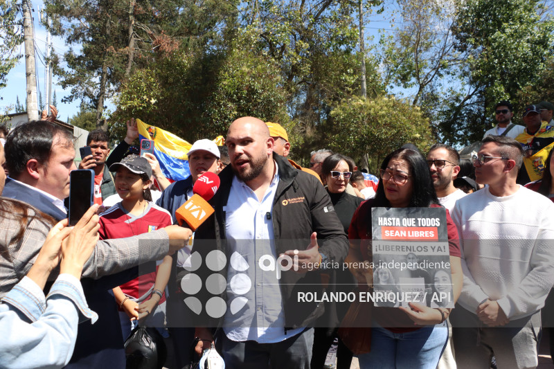 VENEZOLANOS FESTEJAN CAPTURA DE MADURO EN QUITO