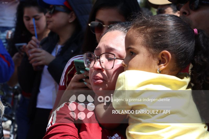 VENEZOLANOS FESTEJAN CAPTURA DE MADURO EN QUITO