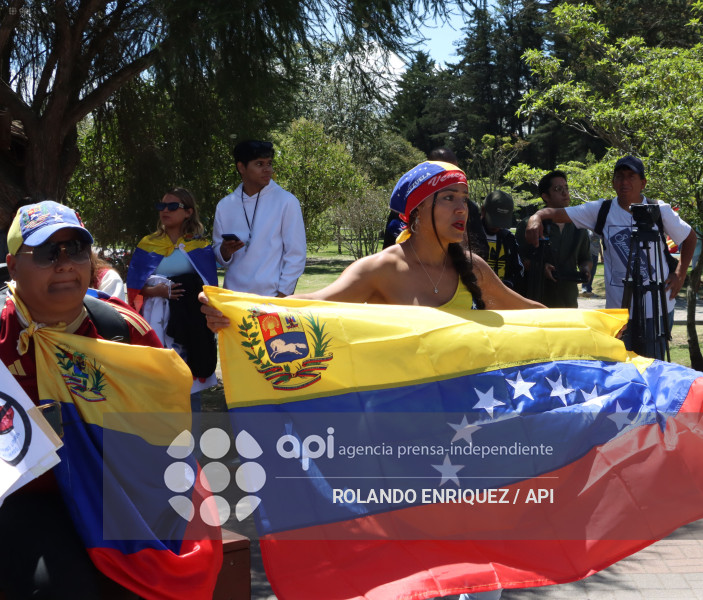 VENEZOLANOS FESTEJAN CAPTURA DE MADURO EN QUITO