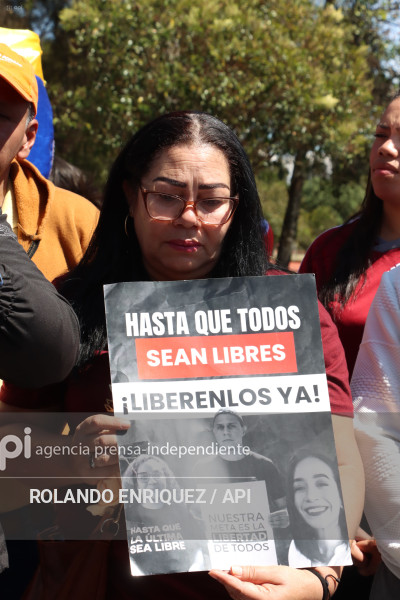 VENEZOLANOS FESTEJAN CAPTURA DE MADURO EN QUITO