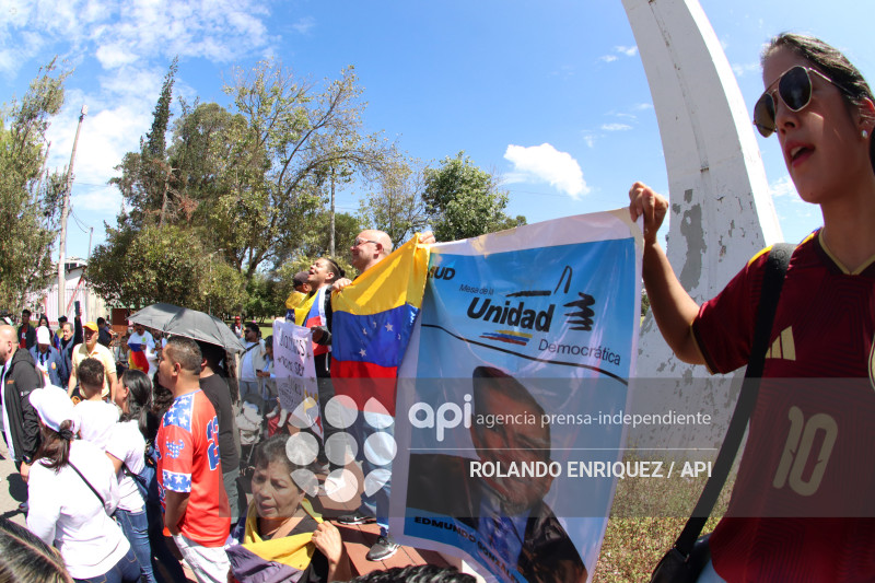 VENEZOLANOS FESTEJAN CAPTURA DE MADURO EN QUITO