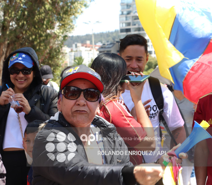 VENEZOLANOS FESTEJAN CAPTURA DE MADURO EN QUITO