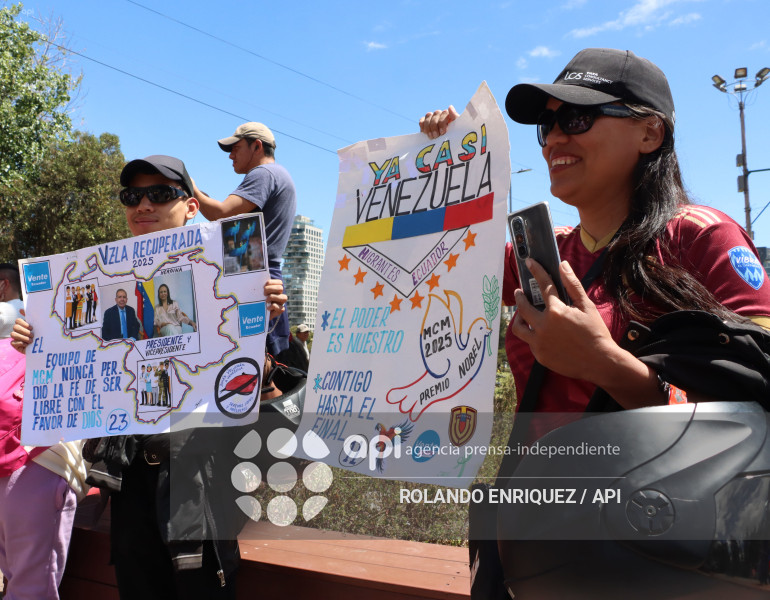 VENEZOLANOS FESTEJAN CAPTURA DE MADURO EN QUITO