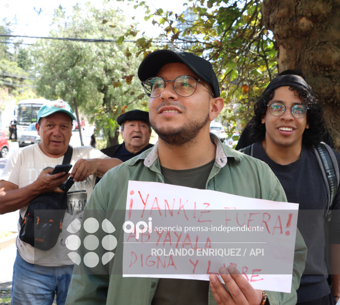 GRUPOS SOCIALES  EN CONTRA DE LA CAPTURA DE MADURO