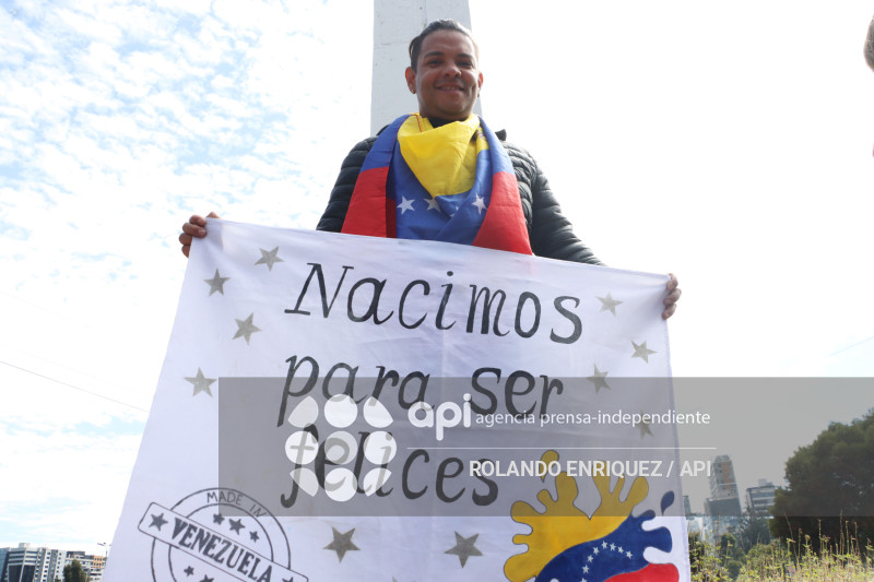 VENEZOLANOS FESTEJAN CAPTURA DE MADURO EN QUITO