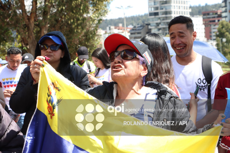 VENEZOLANOS FESTEJAN CAPTURA DE MADURO EN QUITO
