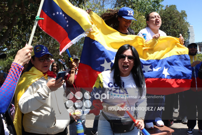 VENEZOLANOS FESTEJAN CAPTURA DE MADURO EN QUITO