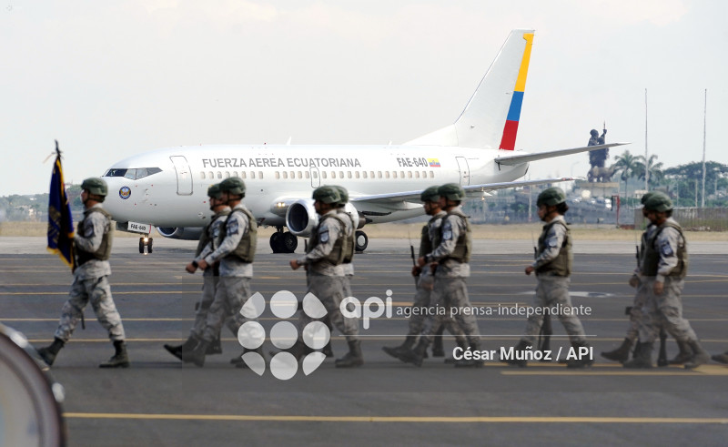 GYE-BOEING 737-500 FAE