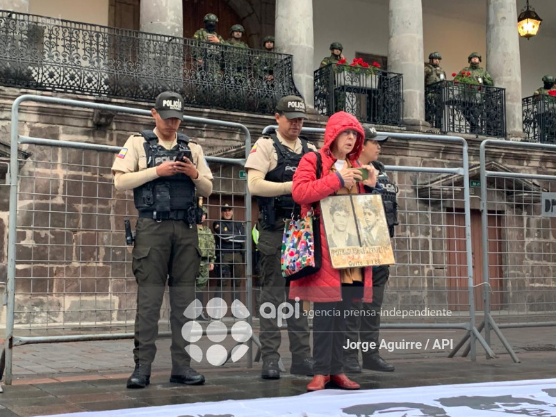 VIGILIA POR SANTIAGO Y ANDRES RESTREPO