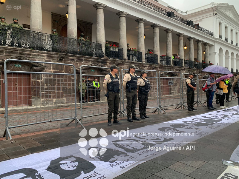 VIGILIA POR SANTIAGO Y ANDRES RESTREPO