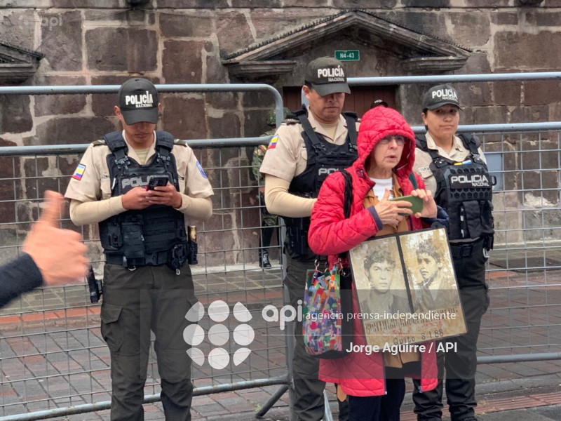 VIGILIA POR SANTIAGO Y ANDRES RESTREPO