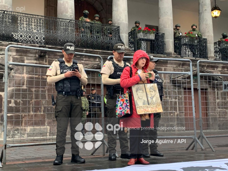 VIGILIA POR SANTIAGO Y ANDRES RESTREPO