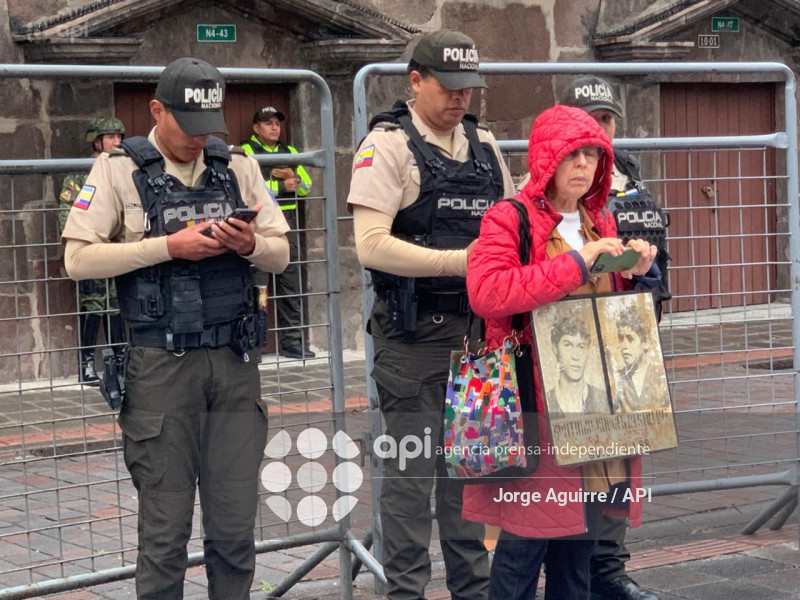 VIGILIA POR SANTIAGO Y ANDRES RESTREPO