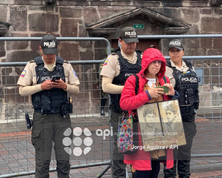 VIGILIA POR SANTIAGO Y ANDRES RESTREPO